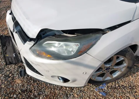 2012 Ford Focus Titanium z USA, uszkodzony, nr VIN 1FAHP3J2XCL346937